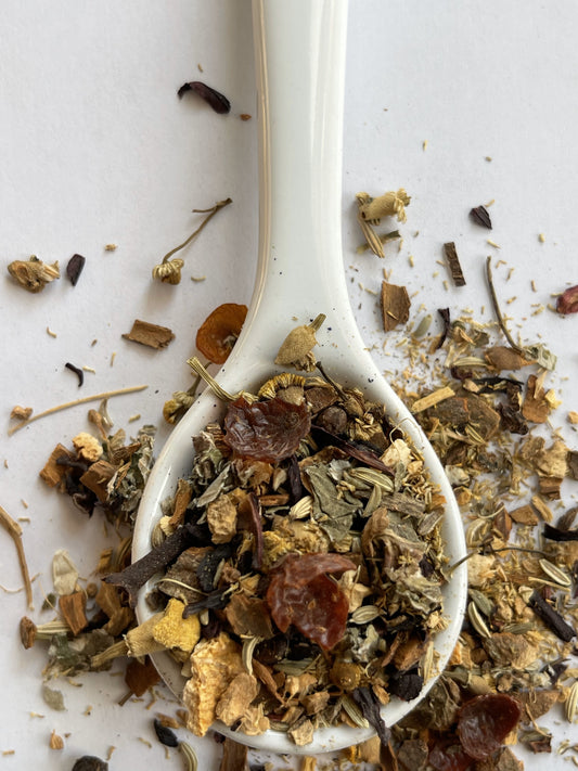Organic tea blend with linden flowers, chamomile, fennel, cinnamon, and cardamom.