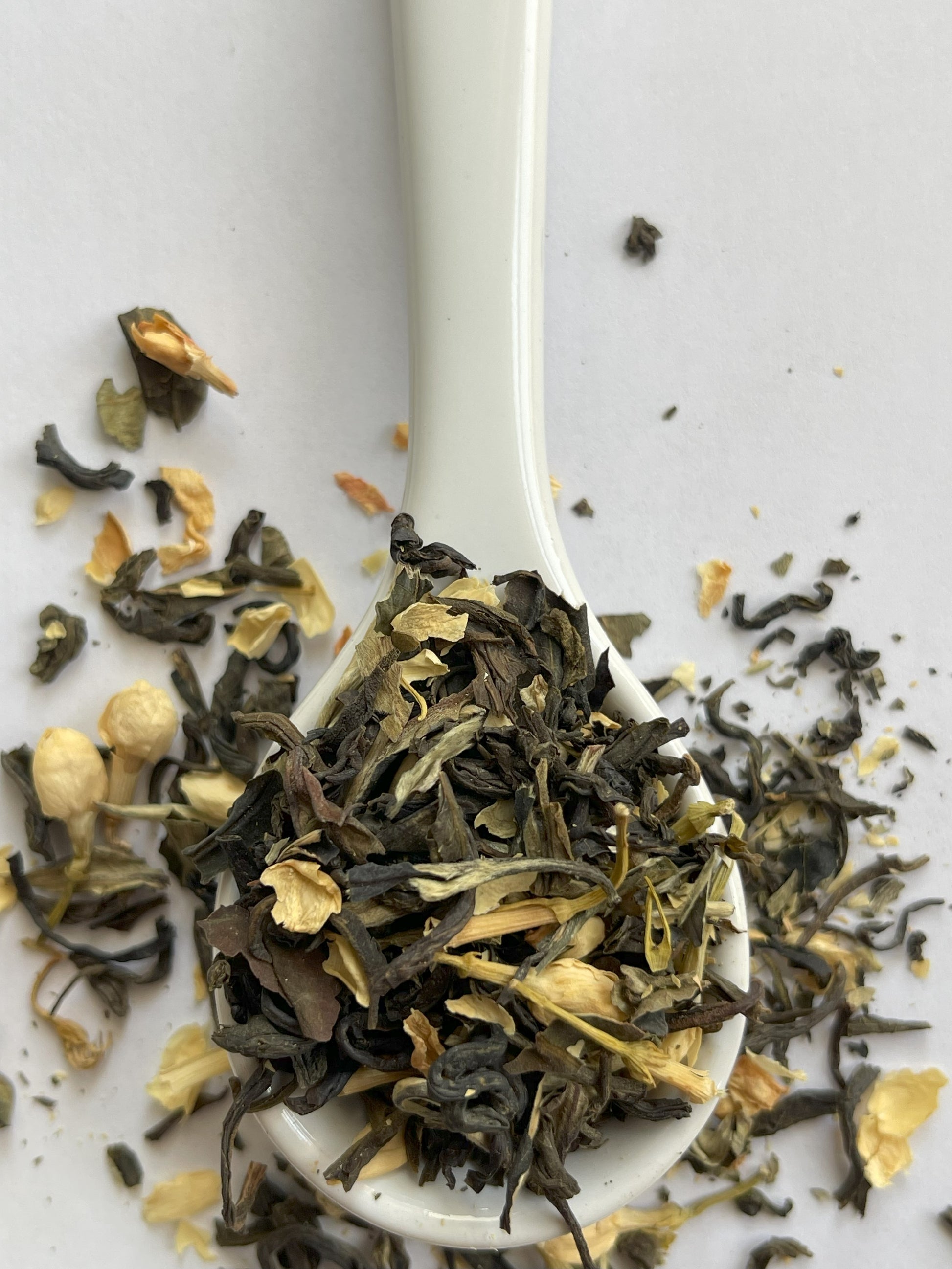 Green tea blend with lychee and jasmine blossoms.