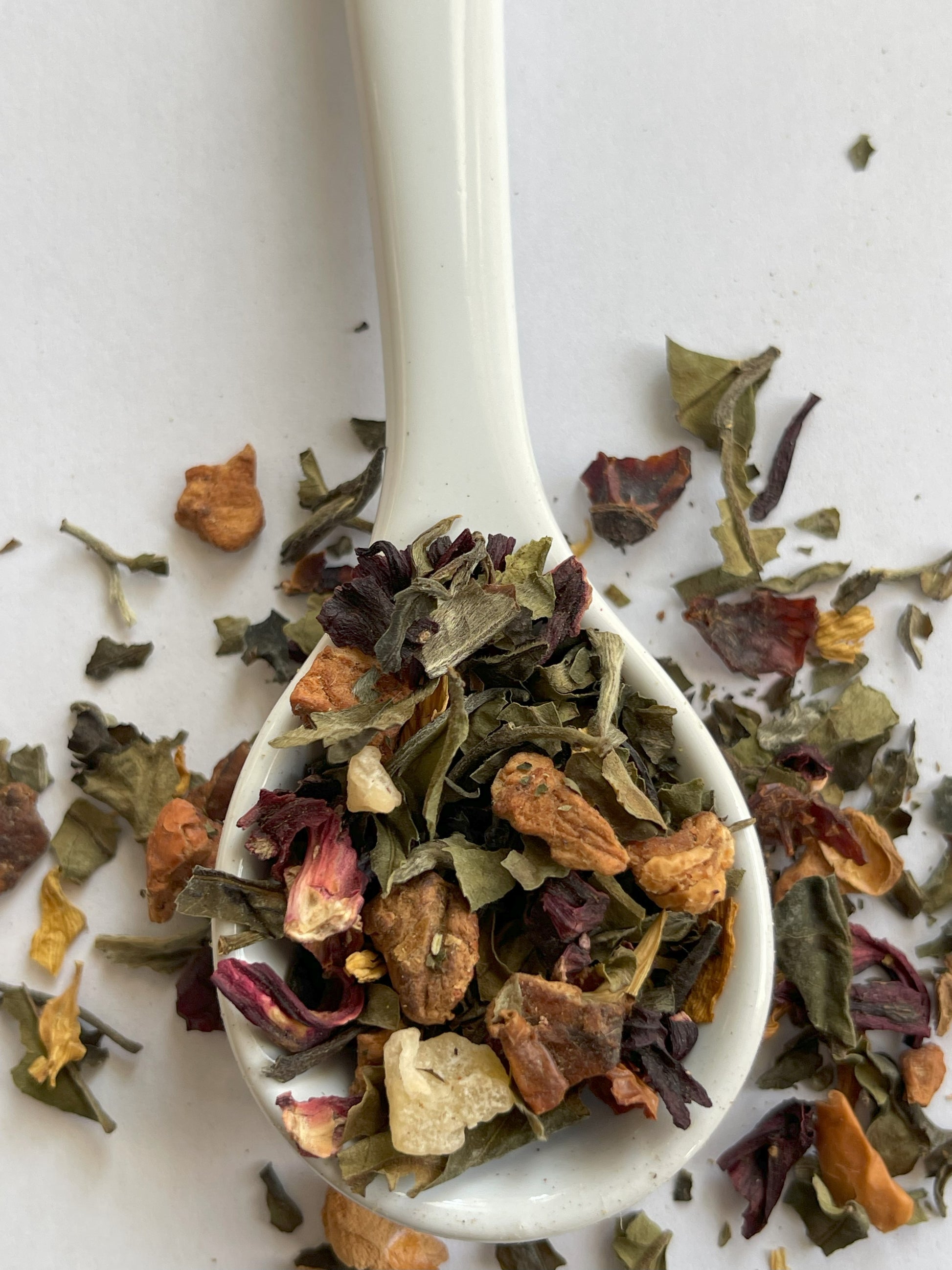 White peony tea blend with pear and apple pieces, hibiscus, rosehip peel, and pineapple cubes.
